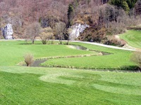 Herrlicher Blick ins Große Lautertal mit seinen bizarren weißen Kalkfelsen.