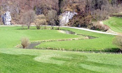 Herrlicher Blick ins Große Lautertal mit seinen bizarren weißen Kalkfelsen.