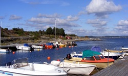Ein kleiner Bootshafen in Schweden