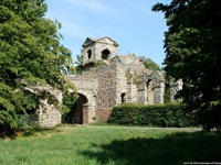 Ruine eines römischen Wasserkastells im Schwetzinger Schlossgarten.