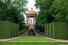 Der Apollotempel im Schlosspark von Schwetzingen.