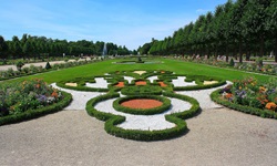 Gartenkunst aus Buchsbaum im Schlosspark von Schwetzingen.