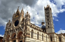 Blick auf den Dom von Siena in gotischem Stil