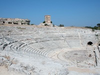 Die Ruinen des Amphitheaters von Syrakus.
