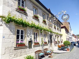 Gasthaus Zum Goldenen Ochsen in Sommerhausen am Main-Radweg