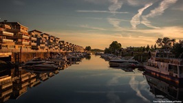 Boote am Rheinufer von Speyer.