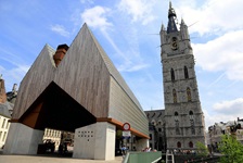 Die Stadthalle und der Belfort in Gent.