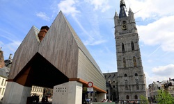 Die Stadthalle und der Belfort in Gent.