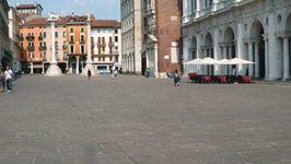 Die Piazza dei Signori in Vicenza mit der Statue des venezianischen Löwen.