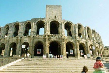 Blick auf eine römische Arena in der Provence