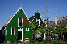 Typisch niederländische Häuser im Freilichtmuseum Zaanse Schans.