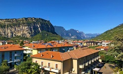 Blick auf Torbole am Gardasee.