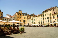 Der Piazza dell´Anfiteatro in Lucca