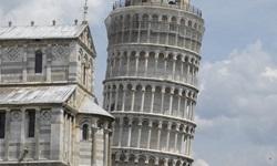 Blick auf den allseits bekannten "Schiefen Turm" von Pisa