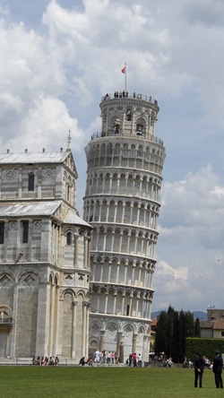 Blick auf dem berühmt-berüchtigten "Schiefen Turm" von Pisa