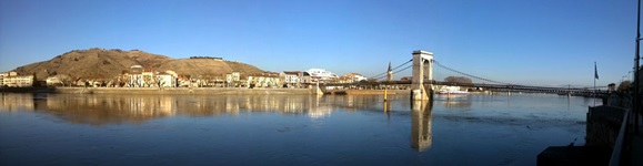 Blick über die Rhone nach Tournon Sur Rhone