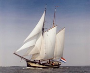 Der dänische Traditionssegler Zuiderzee auf offener See