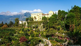 Schloss Trautmannsdorff in Meran liegt inmitten einer wunderschönen Gartenanlage.