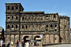 Blick auf die Porta Nigra in Trier