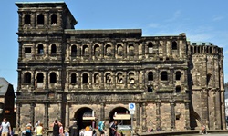Blick auf die Porta Nigra in Trier