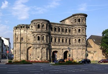 Die Porta Nigra, das römische Stadttor und Wahrzeichen von Trier