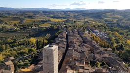 Blick über die Dächer von San Gimignano in der Toskana