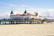 Die markante Seebrücke von Ahlbeck auf der Insel Usedom.