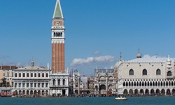 Der klassische Blick auf Venedig vereint den Campanile und den Dogenpalast.
