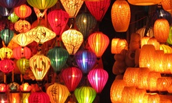 Typisch vietnamesische Lampen in Hoi An die leuchten
