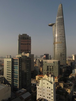 Blick in die Hauptstadt Vietnams Ho-Chi-Minh-Stadt mit ihrem höchsten Gebäude, dem Bitexo Financial Tower