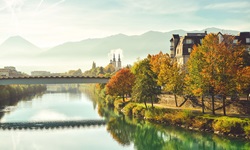 Blick über die Drau nach Villach