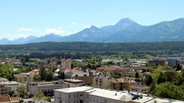 Blick über Villach bis zu den Karawanken