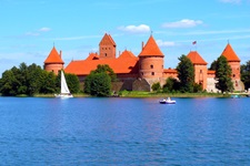 Die imposante gotische Inselburg Trakai in Ostpreußen.