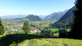 Blick auf das wunderschöne Vilstal und den Alpen