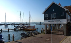 Am Hafen von Volendam.