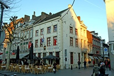 Ein Café am berühmten Vrijthof von Maastricht.