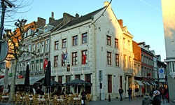 Ein Café am berühmten Vrijthof von Maastricht.