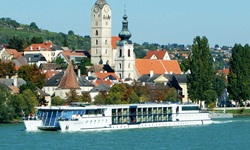 Die MS Primadonna auf der Donau bei Krems.