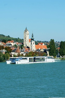 Die MS Primadonna auf der Donau bei Krems.