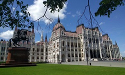 Das prachtvoll gestaltete Parlament von Budapest.