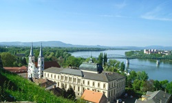 Wunderschöner Ausblick auf Esztergom und die Donau.