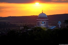 Ein wunderschöner Sonnenuntergang über der Basilika von Esztergom.