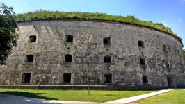 Die imposante Festung Monostori bei Komarom.