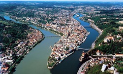 Luftbild von Passau und den drei Flüssen, die ineinander Münden