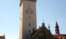 Der imposante Straubinger Stadtturm, der im Mittelalter als Wachturm angelegt wurde.
