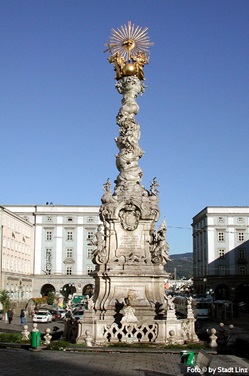Die Dreifaltigkeitssäule auf dem Linzer Hauptplatz.