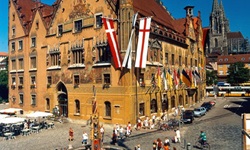 Blick auf das Rathaus und den Brunnen von Ulm