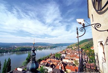 Schöner Blick über die Dächer von Krems zur Donau.