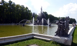 Der Fortuna-Brunnen auf der Insel Herrenchiemsee.