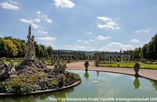 Ein im Zentrum der herrlichen Gartenanlagen von Schloss Weikersheim gelegener Brunnen.